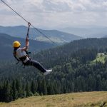 Zbor la înălțimi: Tirolienele îndrăznețe din România