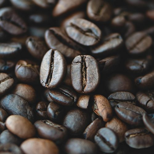 Curiozități despre cafea: de ce ne ține treji